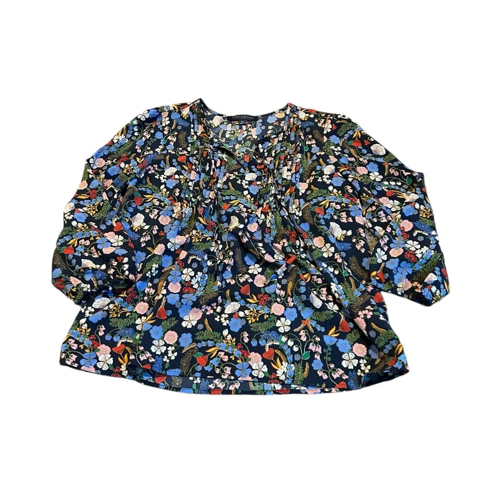 3/$15 TOMMY HILFIGER floral Pintuck blouse